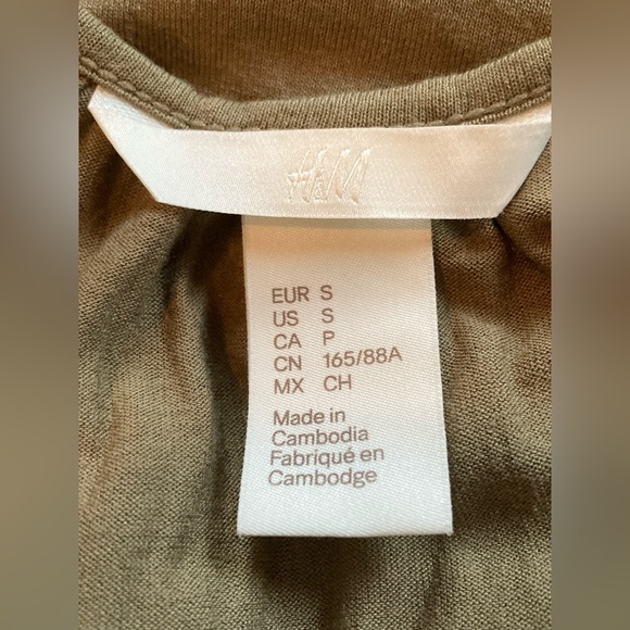 H&M Lace Shoulder Sleeveless 2 Tops Bundle. Size Small. - Picture 2 of 9